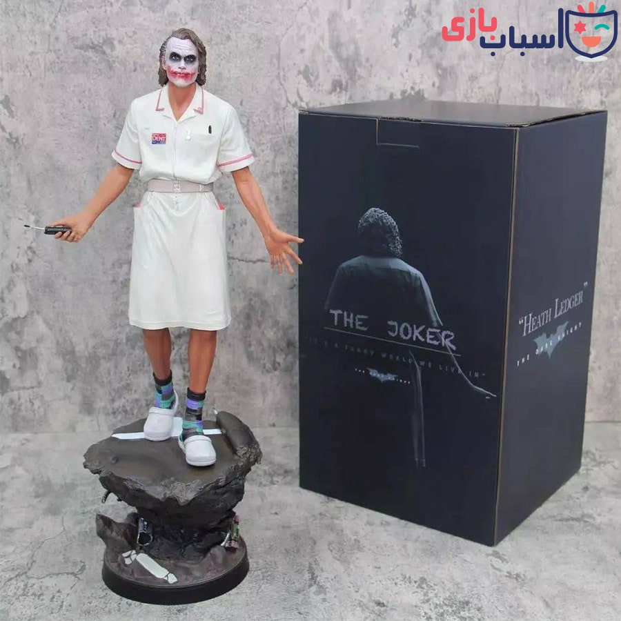 شخصیت جوکر با لباس بیمارستان